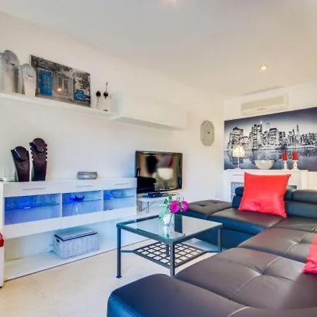 Can Picafort Holiday Sleeps 5 With Air Con And Wifi